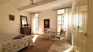 2 bedrooms, desk, iron/ironing board, free WiFi