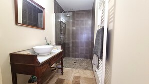 Bathtub, hair dryer, towels