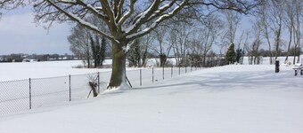 Huis met twee slaapkamers in de open, landelijke grote tuin