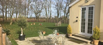 Two bedroom cottage in open countryside large garden