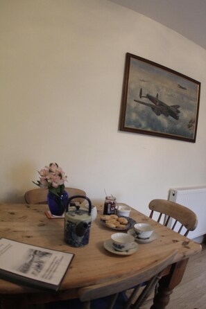 Dining - Two bedroom cottage in open countryside large garden (Cranworth. Thetford)