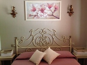 3 bedrooms, in-room safe, iron/ironing board, travel crib
