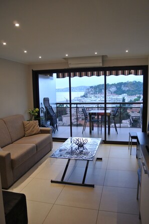 TV, DVD player, books - Superb modern apartment Panoramic sea view - Private garage (Nice)
