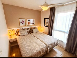 2 slaapkamers, een strijkplank/strijkijzer, gratis wifi, beddengoed