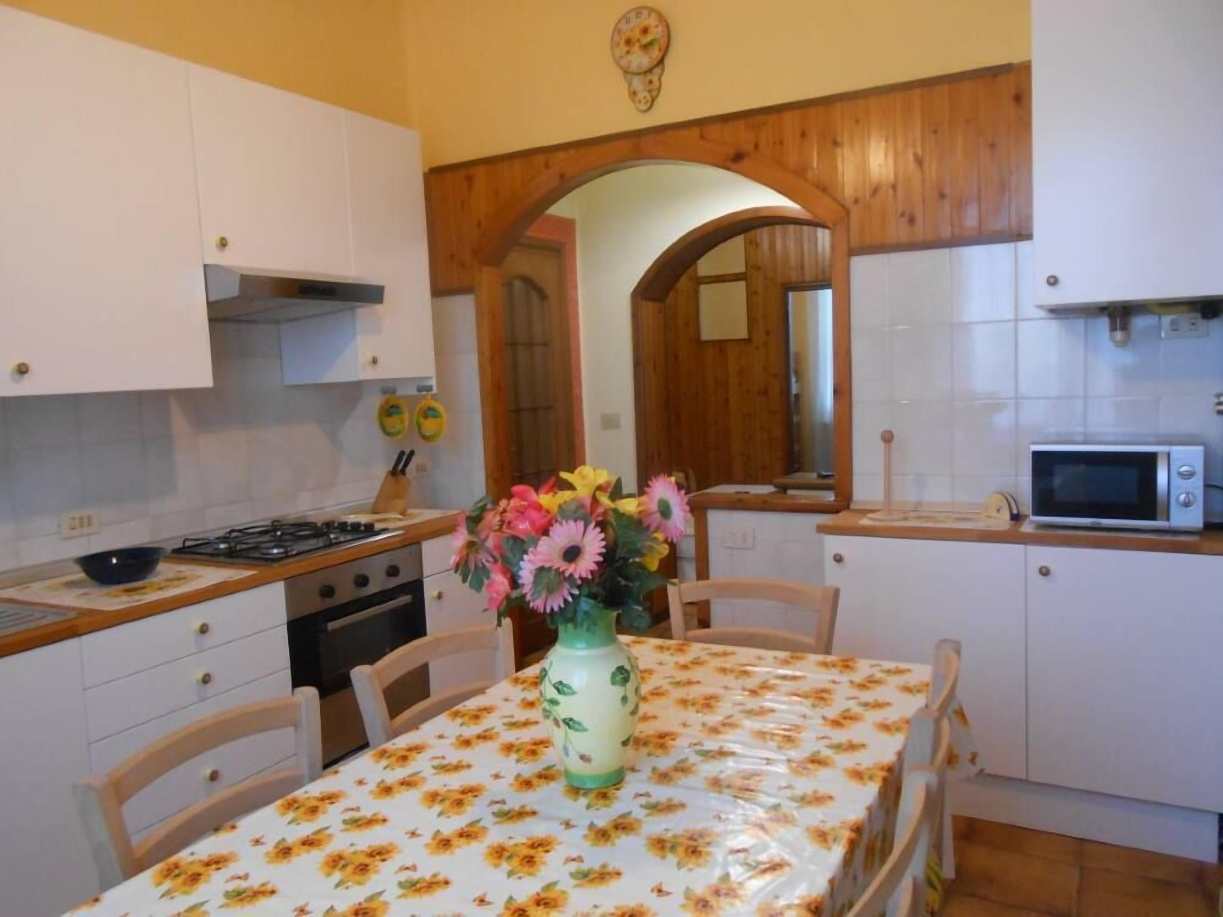 Piacenza: Three rooms in close proximity to the historical
