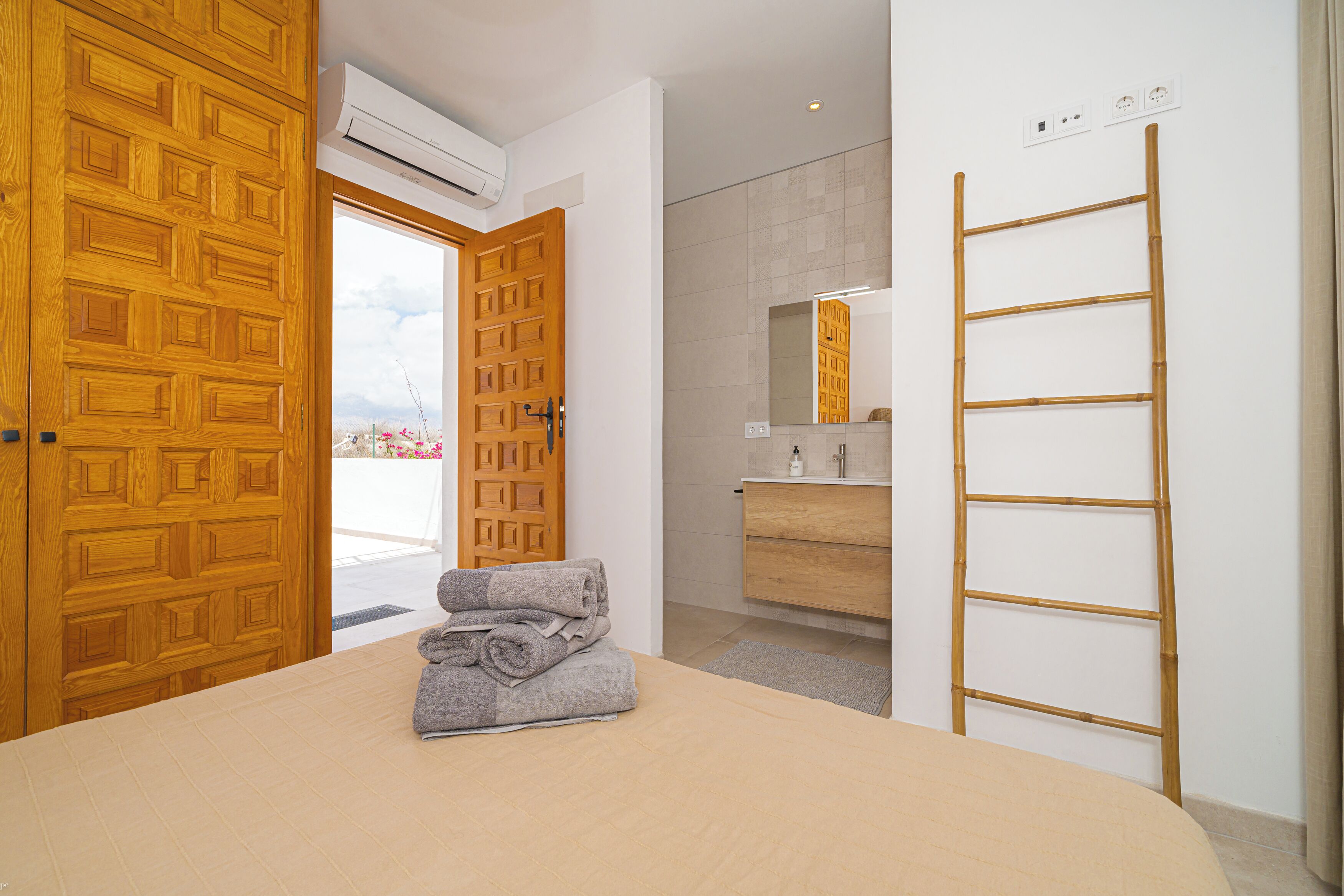 3 slaapkamers, een strijkplank/strijkijzer, wifi, beddengoed