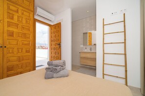 3 slaapkamers, een strijkplank/strijkijzer, wifi, beddengoed