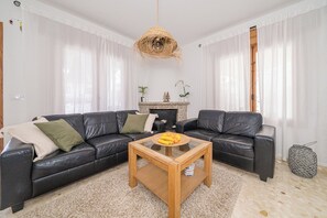 Smart TV, fireplace - Cozy house with private pool (Foia Blanca)