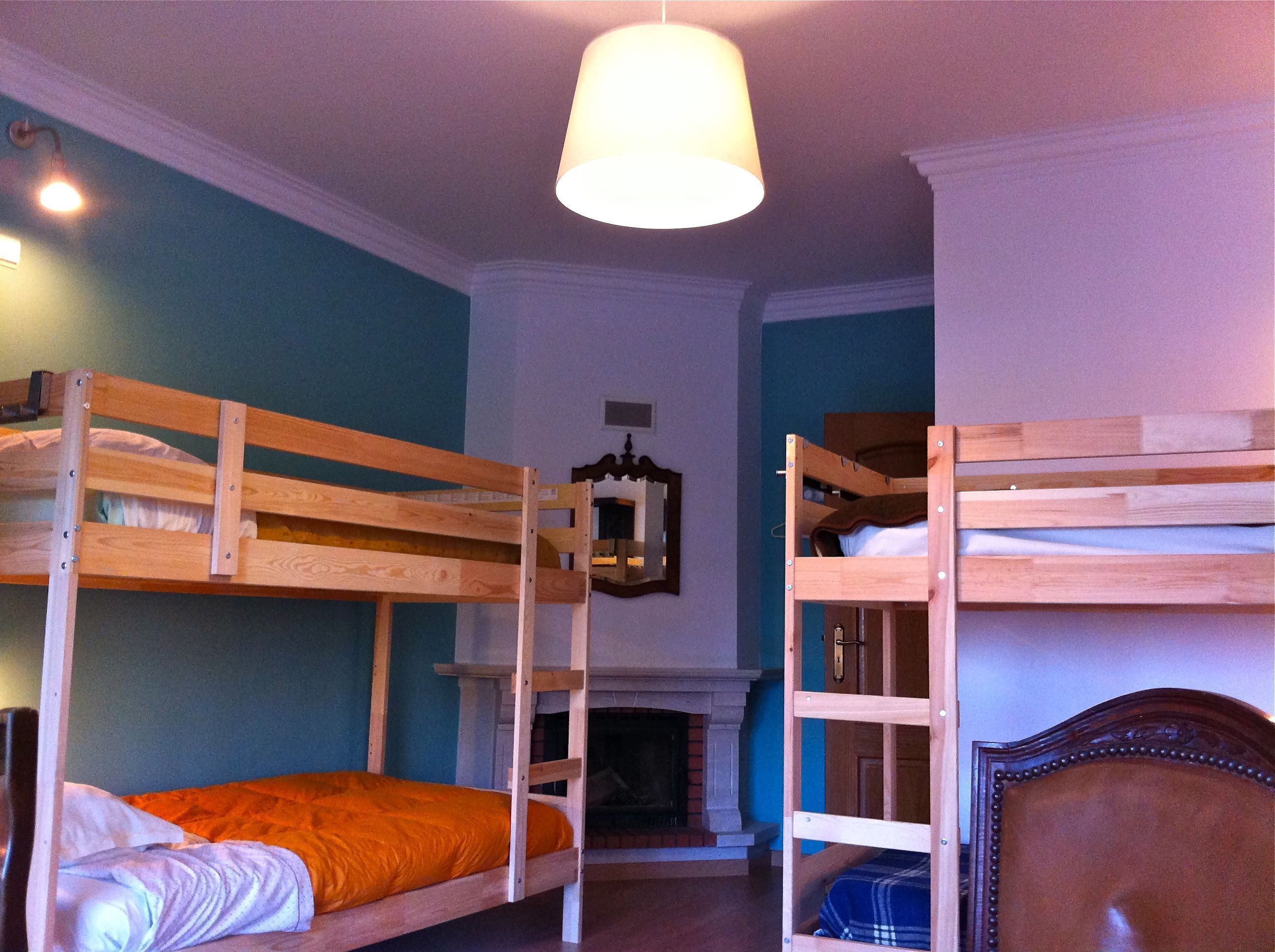 6 Bed dorm: Ericeira Chill Hill Hostel & Private Rooms (RNAL Nº 4514 / AL)