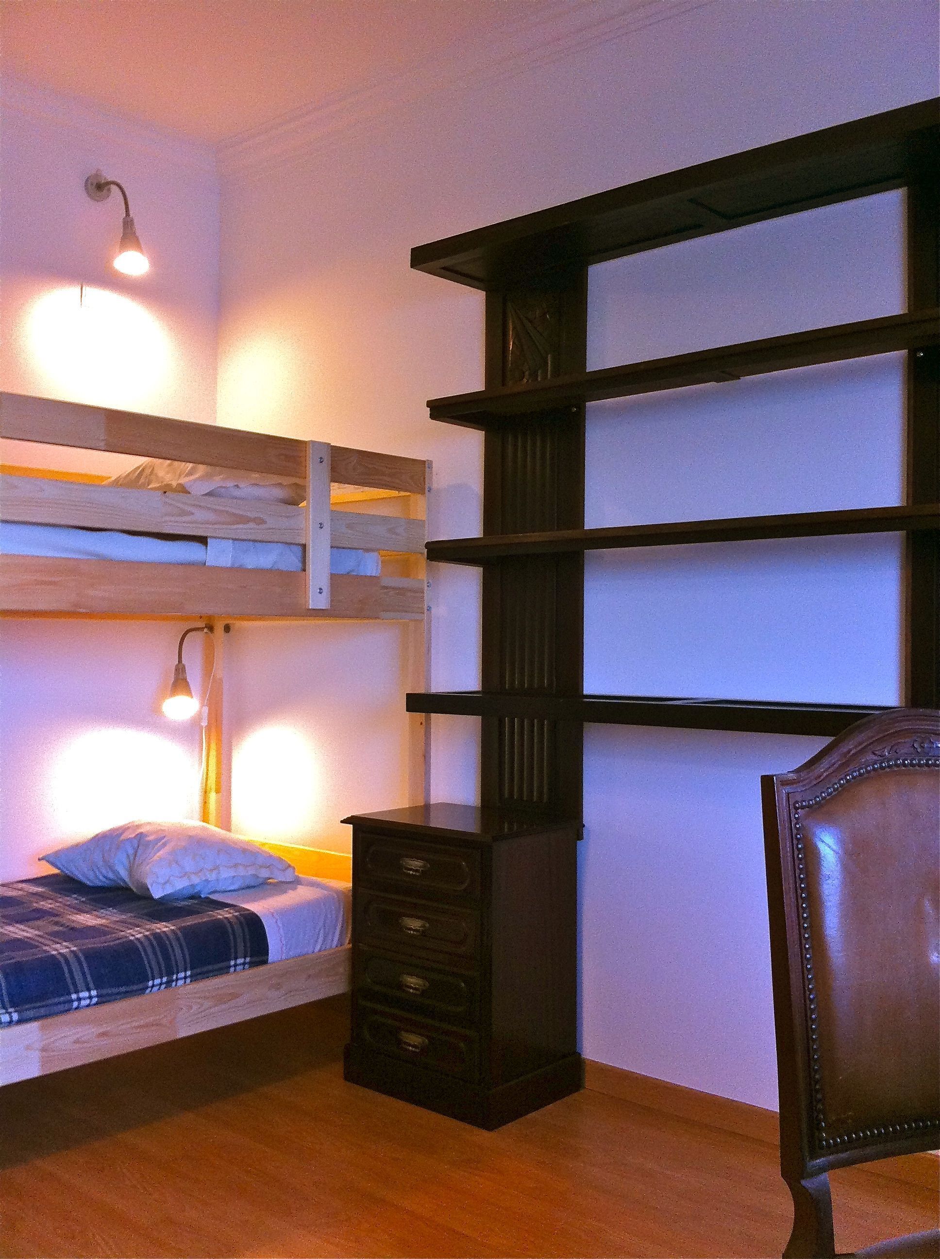 6 Bed dorm: Ericeira Chill Hill Hostel & Private Rooms (RNAL Nº 4514 / AL)