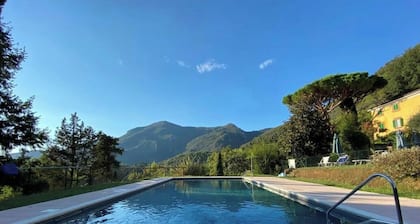 Amongst Mediterranean perfumes and colors W/pool, garden, private parking