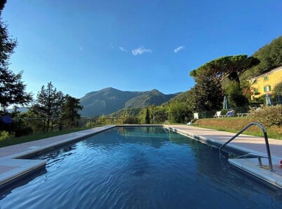 Amongst Mediterranean perfumes and colors W/pool, garden, private parking