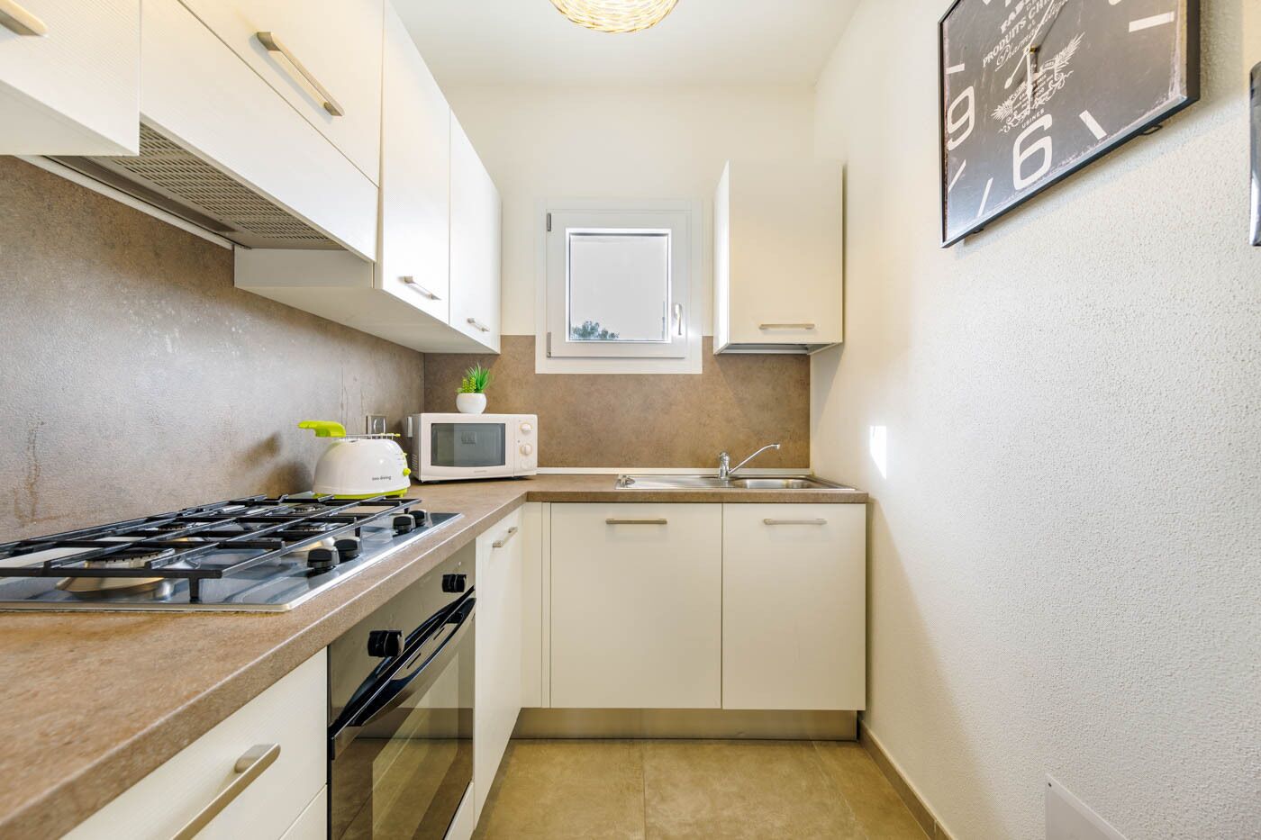 modern apartment 5 min from the sea with swimming pool, air conditioning and wi-fi