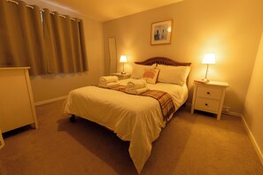 2 soverom, skrivebord, strykejern/-brett og wi-fi