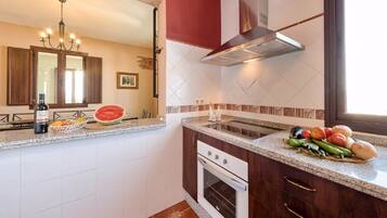 Fridge, microwave, dishwasher, coffee/tea maker
