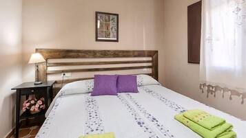 2 slaapkamers, een strijkplank/strijkijzer, beddengoed