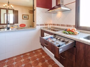 Fridge, microwave, dishwasher, coffee/tea maker - jaccuzi in room, barbecue, activities in natural environment (Zufre)