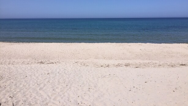 A beach with a clear sky and calm sea. - ROSA DEI VENTI - SAN PIETRO A MARE (San Pietro a Mare)