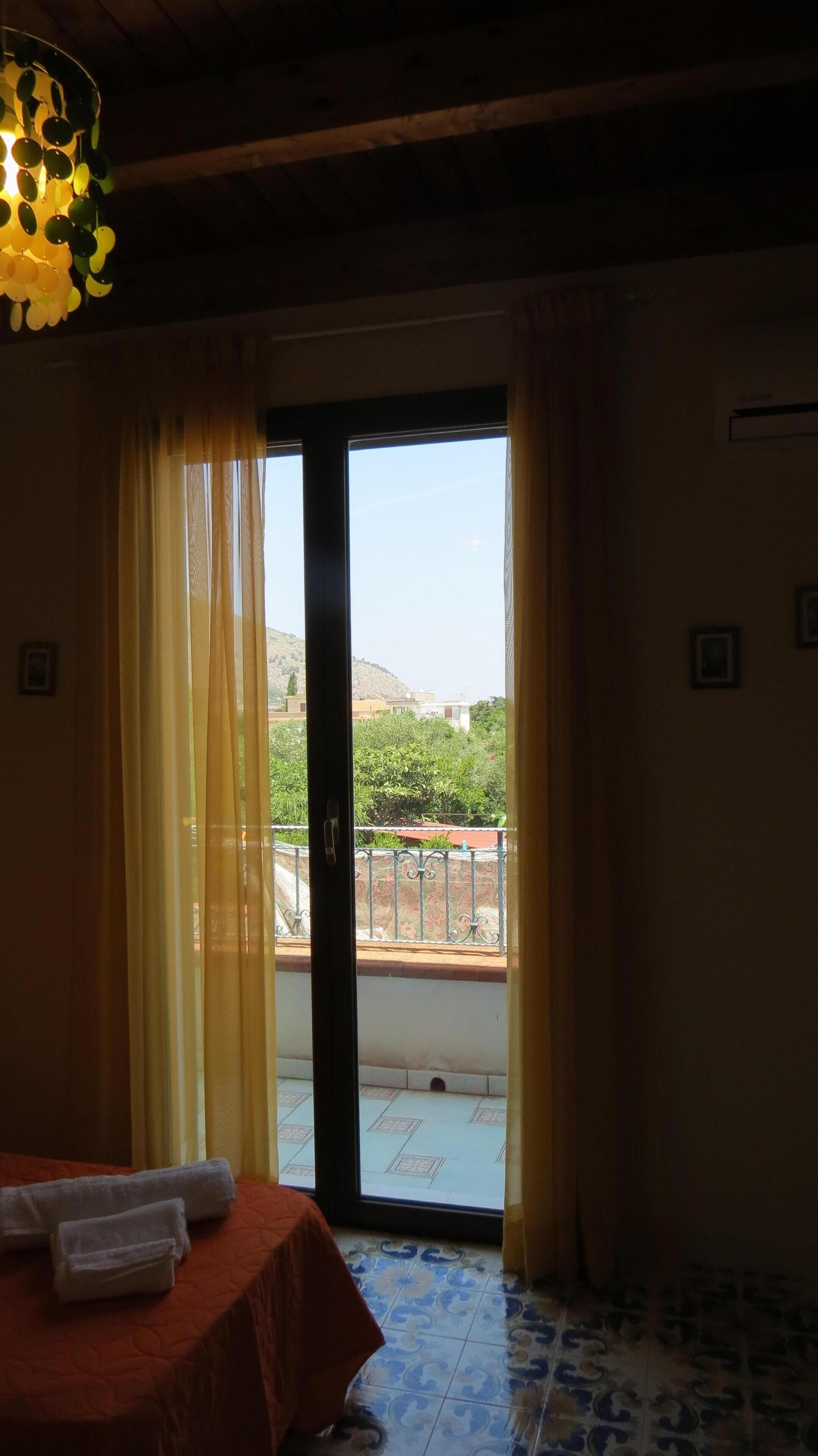 Betty's Rose Garden, with garden in 2-storey villa. CIR: 19082053C205123