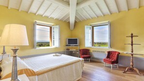 7 bedrooms, desk, iron/ironing board, free WiFi