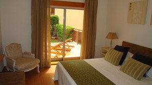 2 bedrooms, in-room safe, iron/ironing board, travel cot - NEWLY REFRUB LUX 2 bed Apart (Sleeps 4) FREE Wi-Fi  Close to Marina Beach & Golf (Vilamoura)