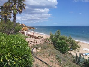 Beach nearby - NEWLY REFRUB LUX 2 bed Apart (Sleeps 4) FREE Wi-Fi  Close to Marina Beach & Golf (Vilamoura)