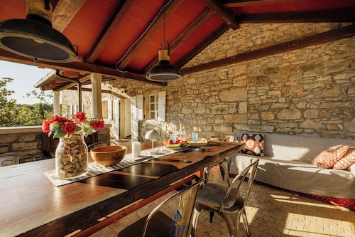 Rustic Villa with a Pool for 10 guests