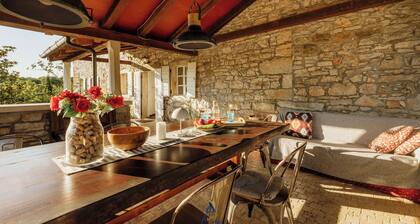 Rustic Villa with a Pool for 10 guests