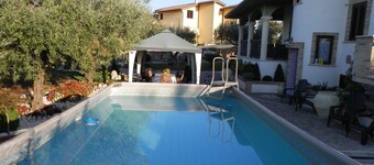 VILLA A FOSSACESIA  IN PROSSIMITA' DEL MARE