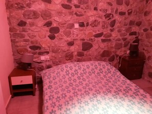 3 bedrooms, in-room safe, iron/ironing board, WiFi