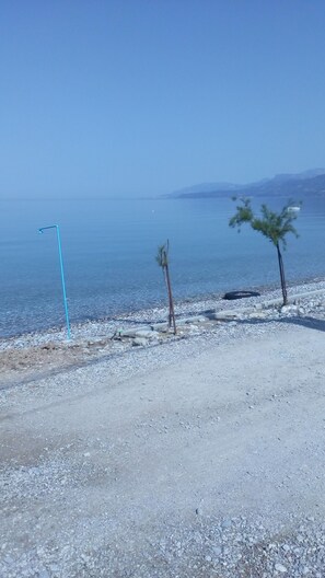 Beach nearby - A stone made 3bedroom house 30m from the sea , villa (temeni - Aigion)