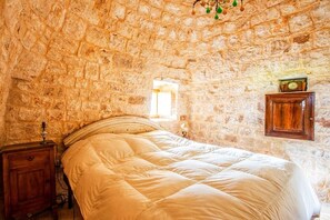 3 camere, una scrivania, ferro/asse da stiro, culla da viaggio