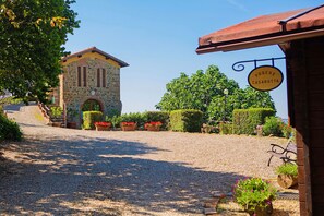 المنطقة المحيطة بالمنشأة