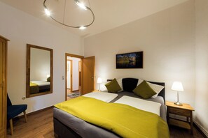 2 bedrooms, in-room safe, iron/ironing board, free WiFi