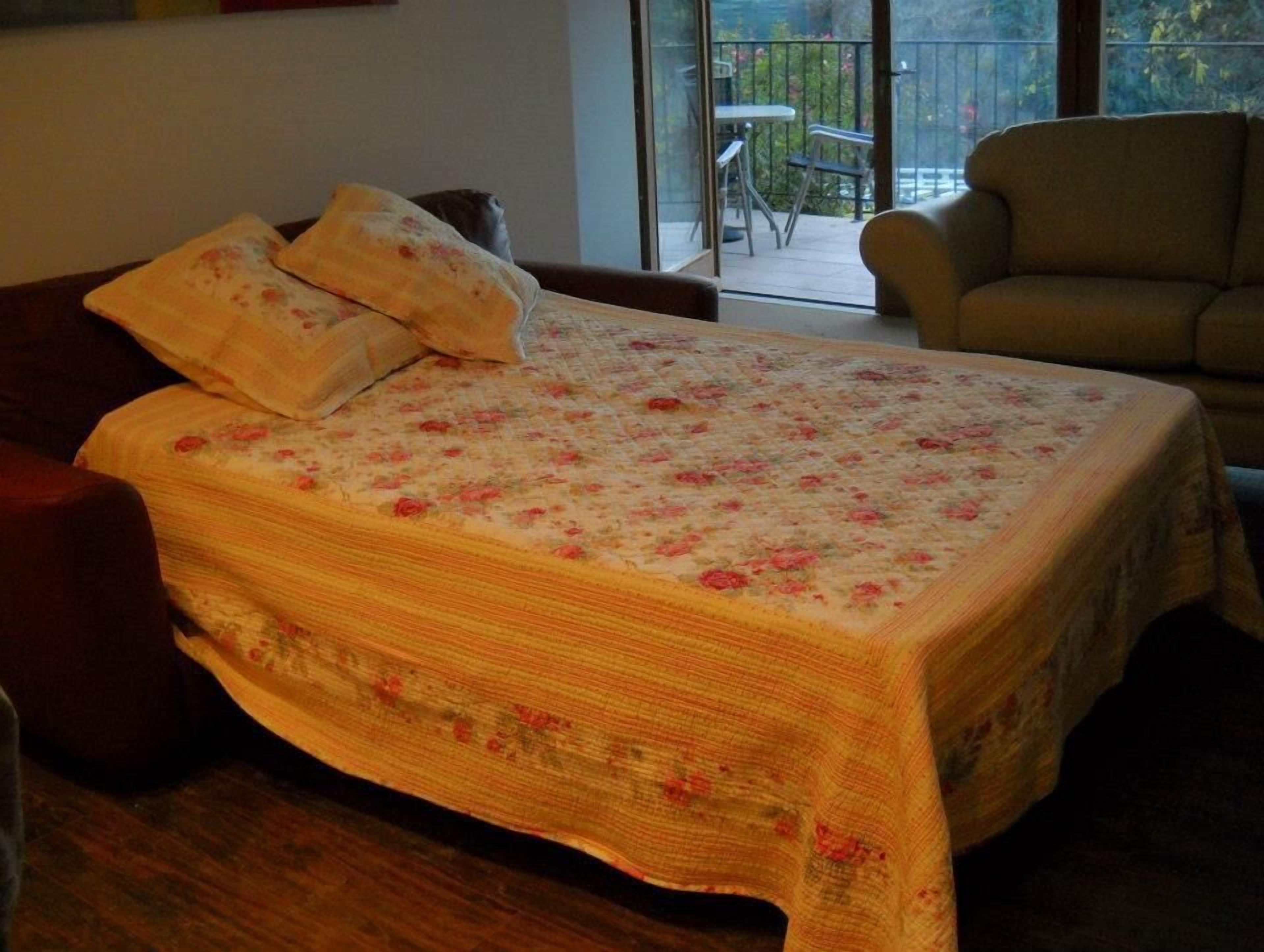 L'Appartement Games Room, Spa Pool, Wi-Fi, TV, Village Location, Terrace
