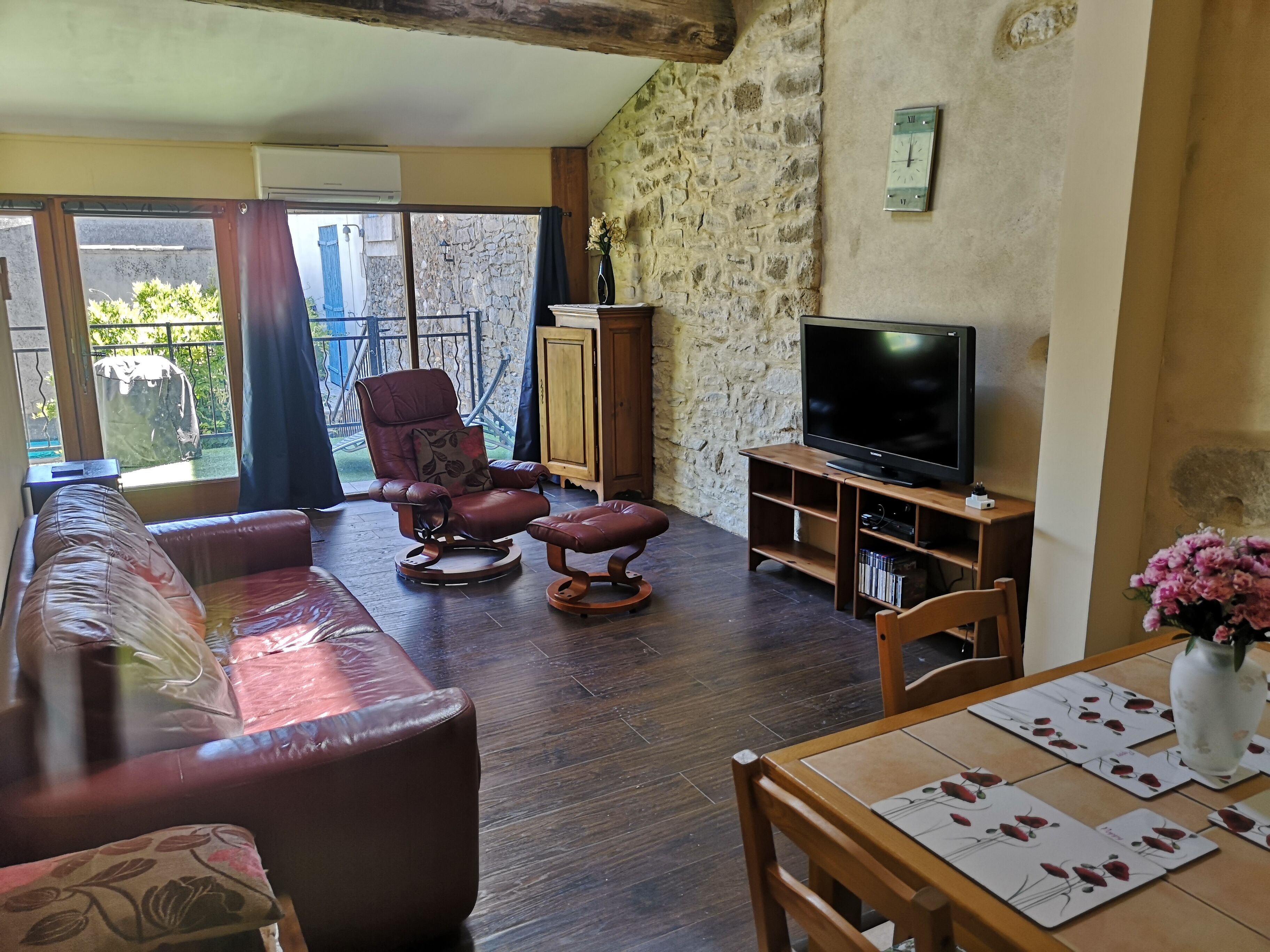 L'Appartement Games Room, Spa Pool, Wi-Fi, TV, Village Location, Terrace
