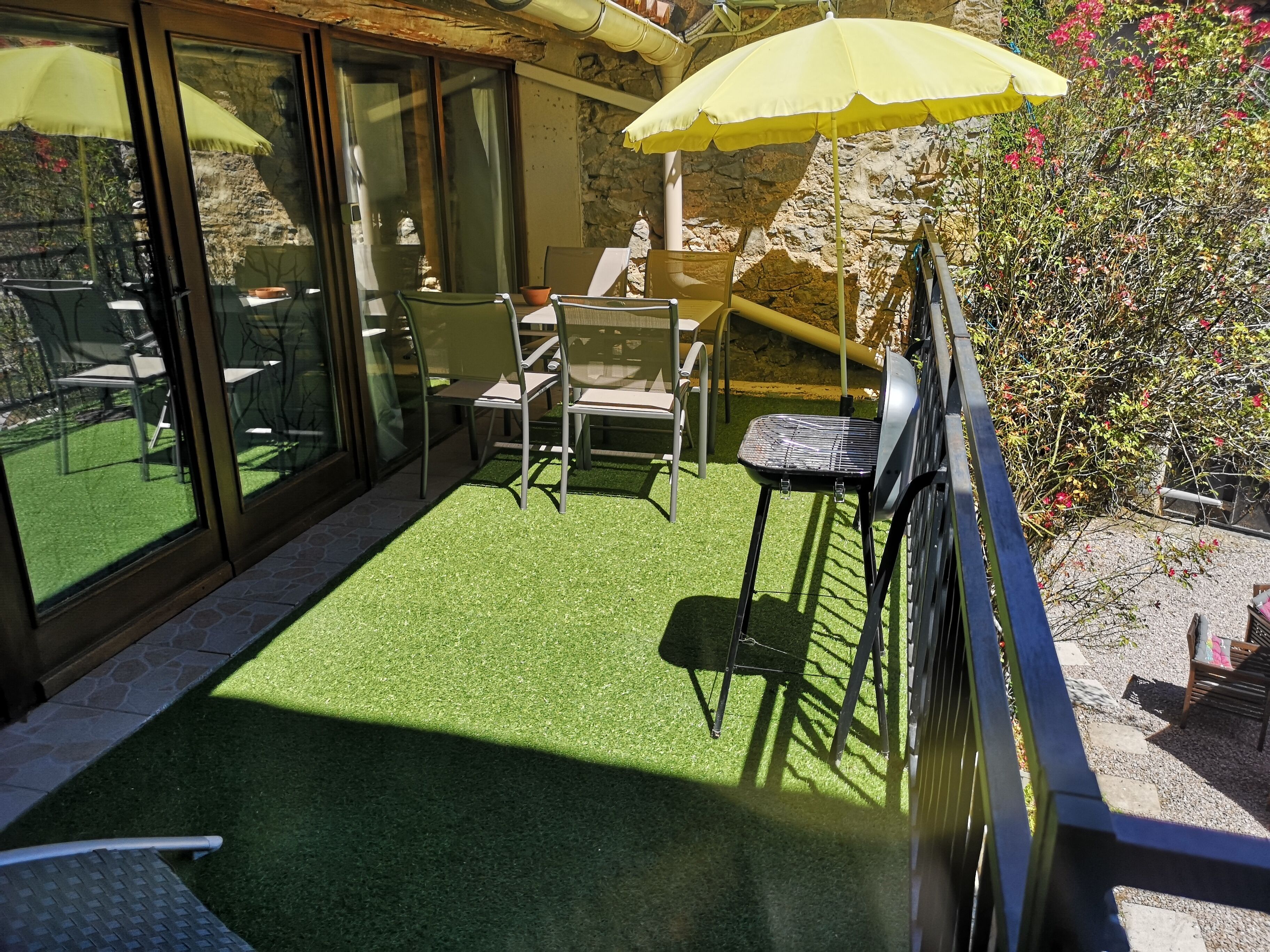 L'Appartement Games Room, Spa Pool, Wi-Fi, TV, Village Location, Terrace