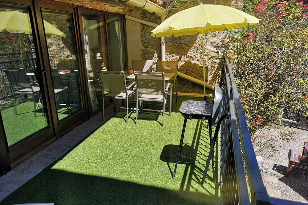 L'Appartement Games Room, Spa Pool, Wi-Fi, TV, Village Location, Terrace