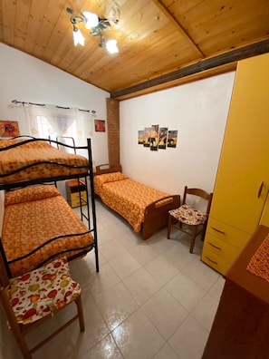 2 chambres, fer et planche Ă repasser, lit parapluie, draps fournis