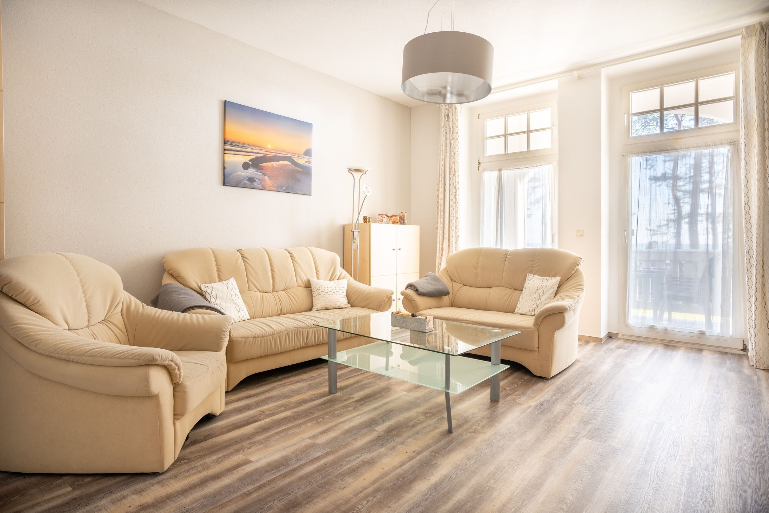 2-room apartments, 2 balconies, sea view right on the beach promenade in Binz