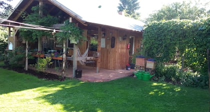 casa de campo amueblada con gusto con terraza en el campo