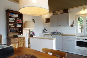 Fridge, oven, stovetop, dishwasher