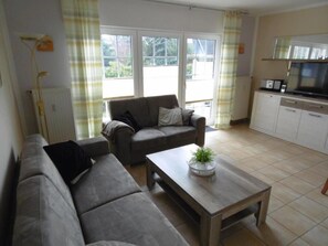 Fernseher, DVD-Player, Stereoanlage