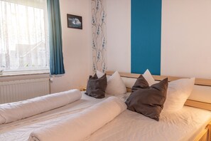 2 عدّة غرف نوم ومكواة/لوح كي وسرير سفر وواي فاي مجانًا