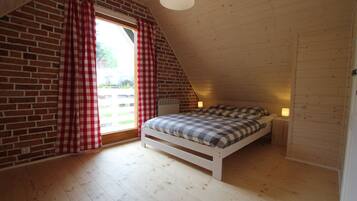 3 bedrooms, in-room safe, travel cot, WiFi