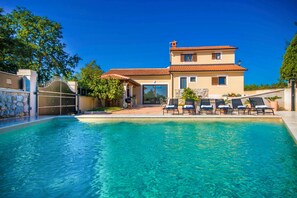 Outdoor pool - Vacation paradise Villa Ružmarin: private pool, air conditioning and pure nature! (Žminj)