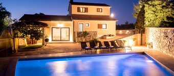 Vacation paradise Villa Ružmarin: private pool, air conditioning and pure nature!