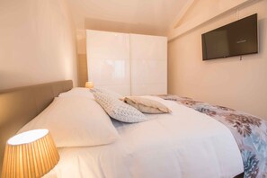 5 bedrooms, in-room safe, iron/ironing board, travel crib - Vacation paradise Villa Ružmarin: private pool, air conditioning and pure nature! (Žminj)