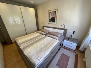 2 Schlafzimmer, Zimmersafe, Bügeleisen/Bügelbrett, kostenloses WLAN