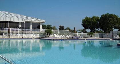 Condo/apt. near Disney, Universal, 3 pools, WIFI,free Parking !